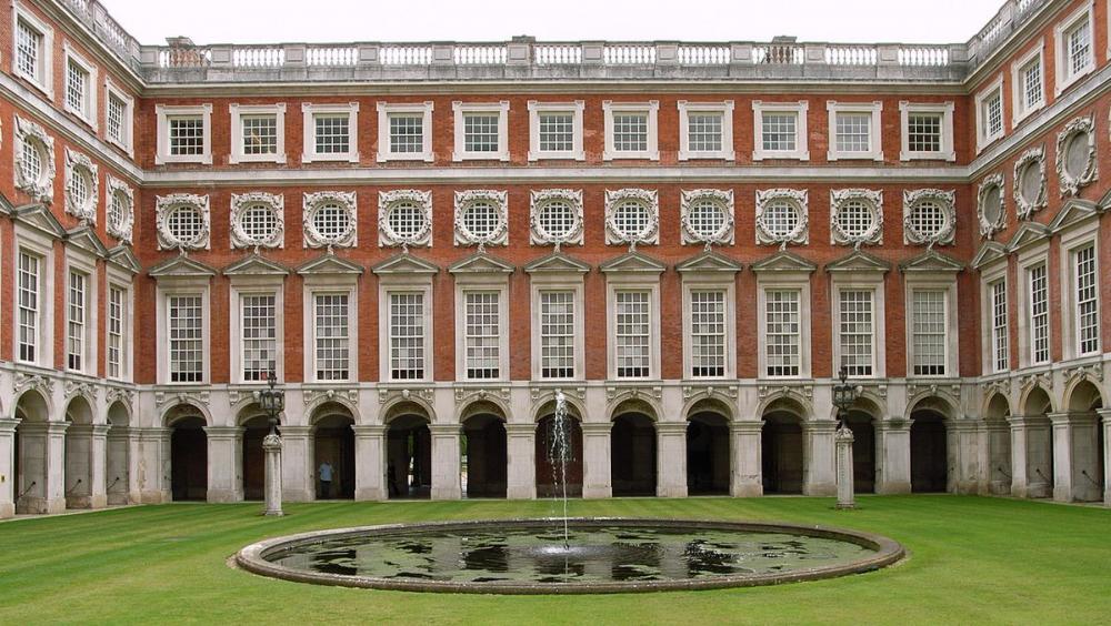 Hampton Court (3).jpg