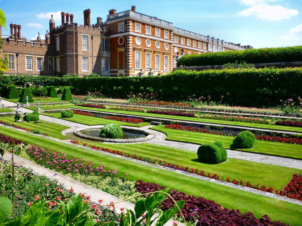 Hampton Court (9).jpg