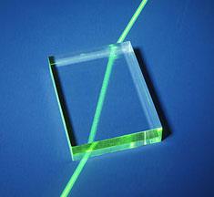 glass-refraction1.jpg.a81c3b7b3a4ef3e6dca2f48988717663.jpg